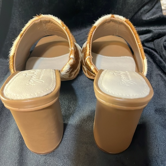 WOMEN’S SZ 8 HEELS COW PRINT. NWT MULES HEELS SHOES SIGNATURE JOURNEE COLLECTION - Picture 4 of 5
